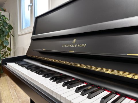 Steinway sons piano model v zwart mat 6
