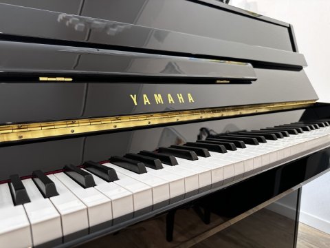 Yamaha b1 piano 110cm zwart hoogglans 4