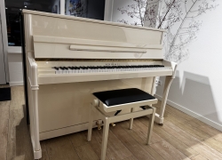 schimmel piano 114k wit 1