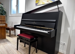 steinway sons piano model v zwart mat 1