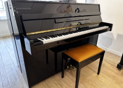 yamaha b1 piano 110cm zwart hoogglans 1