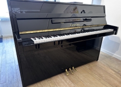 yamaha b1 piano 110cm zwart hoogglans 3